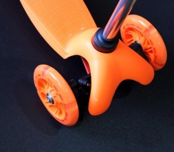 Самокат трехколесный Moove&Fun MF-MINI-LED оранжевый, фото 4 Самокат трехколесный Moove&Fun MF-MINI-LED оранжевый, фото 4
